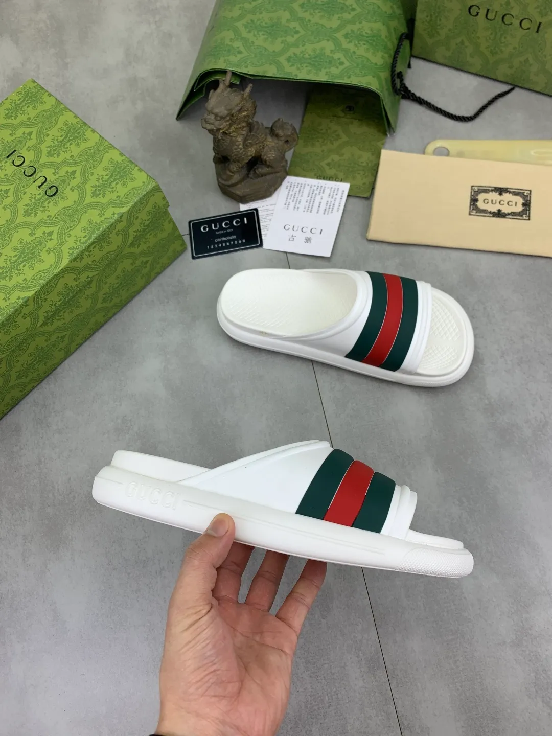 Men's Men's Shoes 💰P300💰[New Style] High Version 🎁🎁🎁 GUCCI New Year of the Snake casual slippers, original official website, perfect workmanship, transmitting a kind of noble luxury, sublimating its definition of luxury in Gucci's high-end extraordinary craftsmanship. Original Gucci double G combination outsole, code number: 35-46, complete package